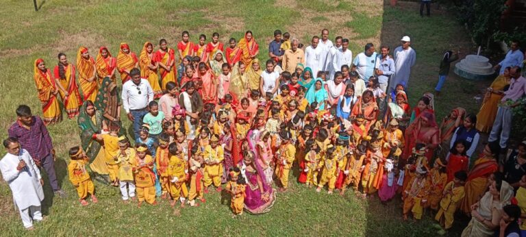 सरस्वती शिशु मंदिर रहली में  श्रीकृष्ण स्वरूप सज्जा का आयोजन किया गया।