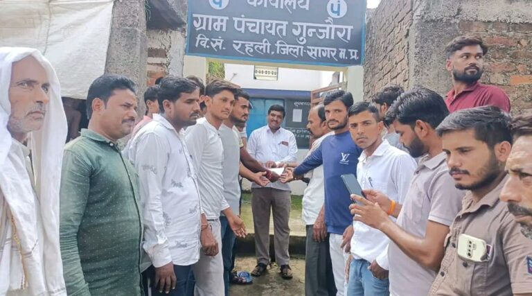 सोयाबीन का रेट बढ़ाने किसानों ने दिया ज्ञापन