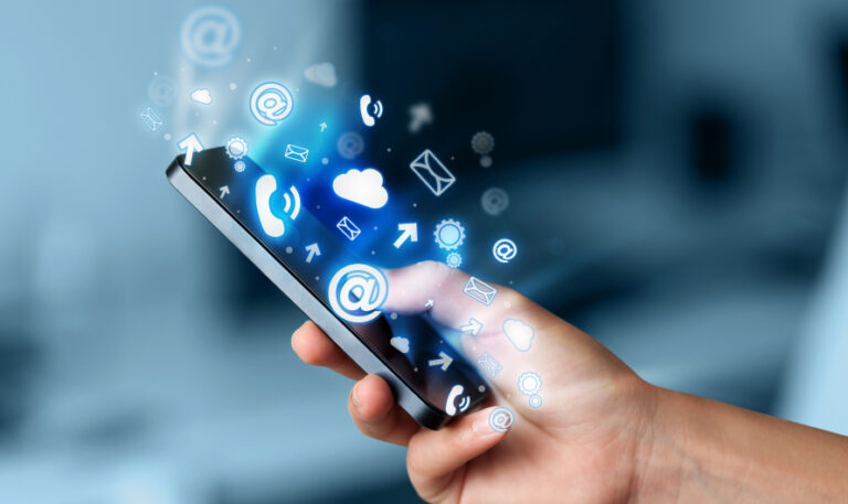 सावधानीः मोबाइल के उपयोग में रहे सजग