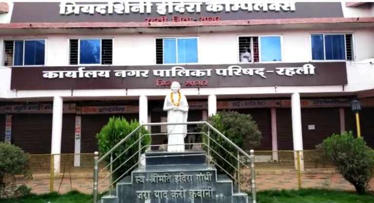 MP NAGRIY PRASHASAN बस कार में बैठे यात्री ने खिड़की से बाहर थूका तो लग सकता है,पांच हजार का जुर्माना,