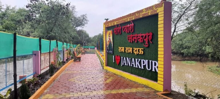 देश का पहला सेल्फी प्वाइंट,जिसमें प्रत्येक आने जाने वाले राहगीर को प्रेम भरा संदेश लिखा है।