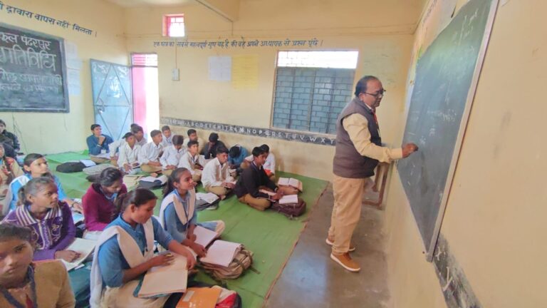 सागर के रहली में कक्षा दसवीं में स्कूल का रिजल्ट सुधार करने रविवार को भी क्लास लगा रहे शिक्षक