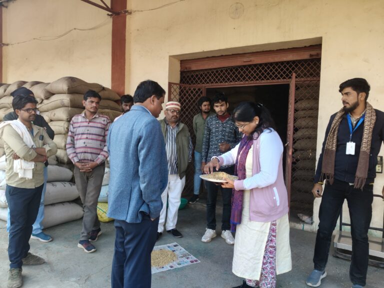 मप्र में सोयाबीन खरीदी केंद्रों पर अमानक सोयाबीन की हो रही खरीदी, अधिकारियों की मिलीभगत के चलते कार्यवाही के नाम पर सिर्फ औपचारिकता।