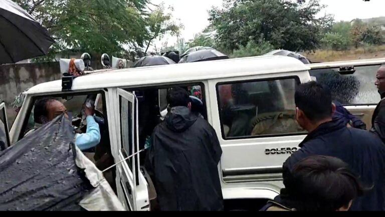 RANI DURGAVATI TIGER RESERVE: शनिवार सुबह वन विभाग की गाड़ी हादसे का शिकार,बन अधिकारी कर्मचारी घायल