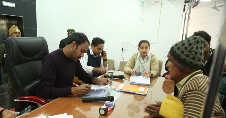 जनसुनवाई : सागर कलेक्टर कार्यालय में हुई 105 आवेदनों पर कार्यवाही