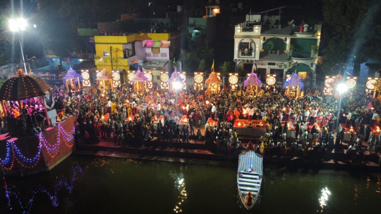 VANARAS या हरिद्वार नहीं, ये सागर में लाखा बंजारा झील पर गंगा आरती का नजारा है