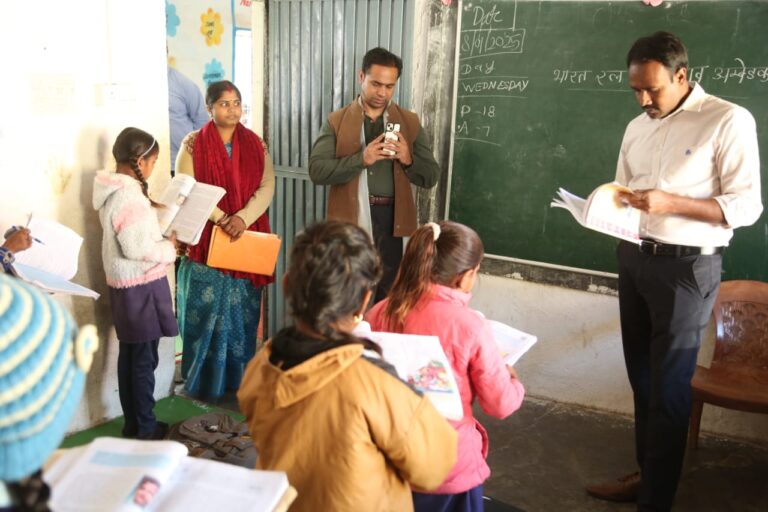 आखिर हर माता पिता का सपना बच्चों को कलेक्टर बनाने का ही क्यों होता है… नेता, विधायक,सीएम क्यों नहीं…?