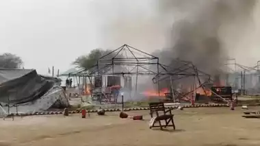 mahakumbh-mela-prayagraj-fire-tent-city-117736738
