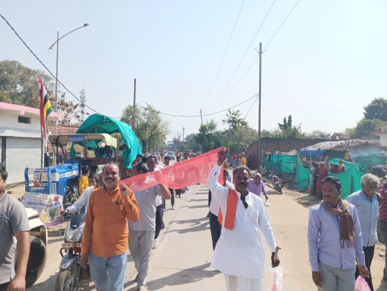 नर्मदा जयंती पर चांदपुर वासी चढ़ाएंगे 151 मीटर चुनरी,गांव से आज पैदल निकली चुनरी यात्रा