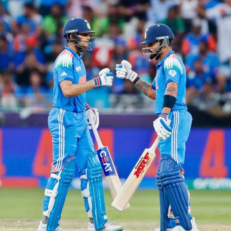 जीत का जश्न:भारत ने 6 विकेट से दी पाकिस्तान को पटकनी, विराट कोहली ने वनडे करियर का 51वां शतक जड़ा,