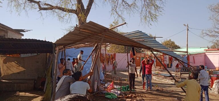 रानगिर: नवरात्रि मेले से पूर्व रानगिर में चला प्रसाशन का बुलडोजर,मंदिर परिसर से हटाया अतिक्रमण