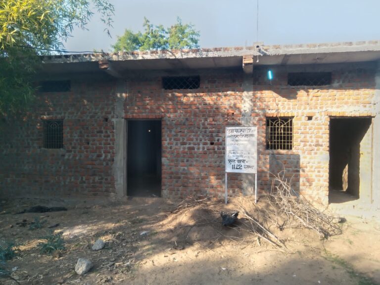 कहीं पंचायत ने नहीं बनाए आंगनबाड़ी भवन, तो कहीं विभाग ने किस्त रोकी।