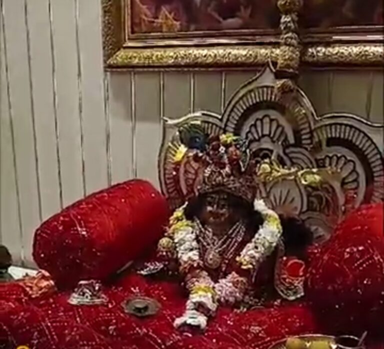 यहां गोपाल जी चलाते हैं लड्डुओं की दुकान