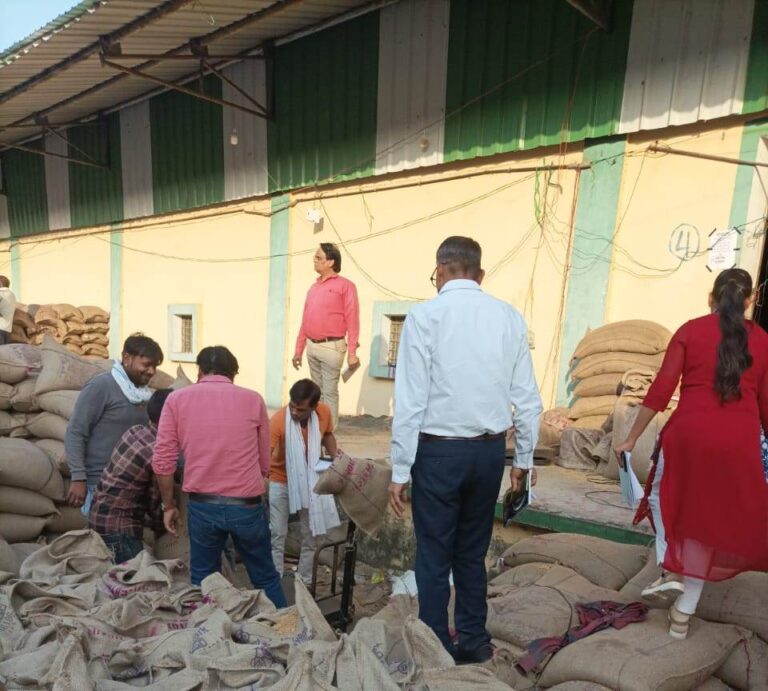 बंडा:अमानक स्‍तर का गेहूं खरीदने पर समति प्रबंधक और सर्वेयर को पद से हटाने के दिए निर्देश