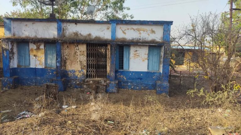 सागर में खंडहर हो चले प्राथमिक स्वास्थ केंद्र, छिरारी में डाक्टर नहीं जहरीले जंतुओं का हे डेरा…..