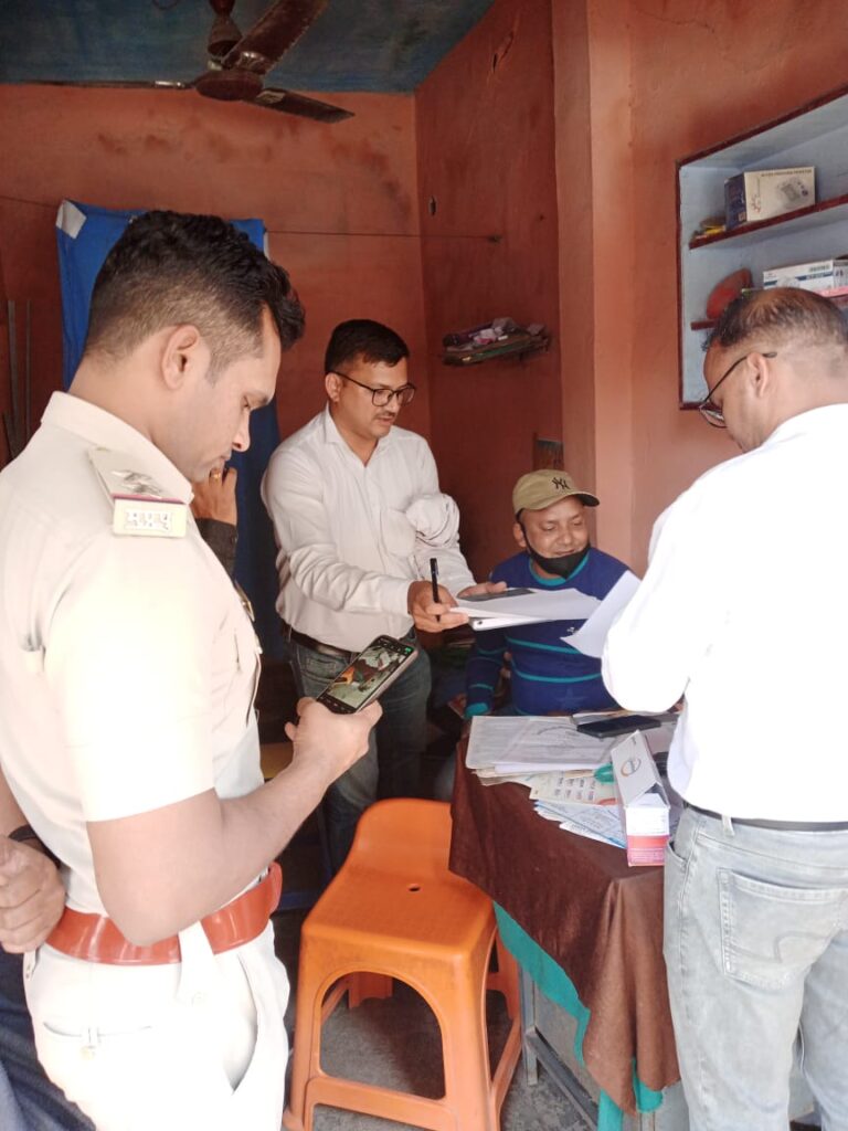 सागर:देवरी में टीम ने छापा मारकर झोलाछाप डाक्टरों के तीन क्लिीनिक किए सील