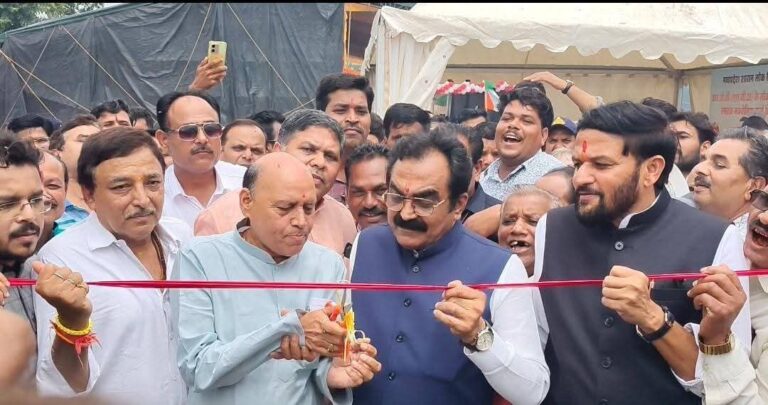 सड़कों के गड्ढे की शिकायत एक सप्ताह में दूर होगी नहीं तो निपटेंगे संबंधित अधिकारी :लोक निर्माण मंत्री श्री राकेश सिंह