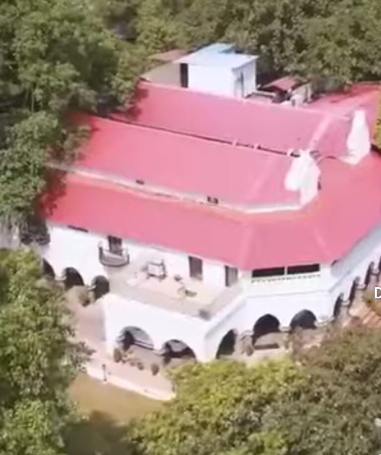 एकमात्र ऐसे मुख्यमंत्री हे जो परिवार छोड़,अकेले रहते हे सीएम हाउस में जानिए वजह