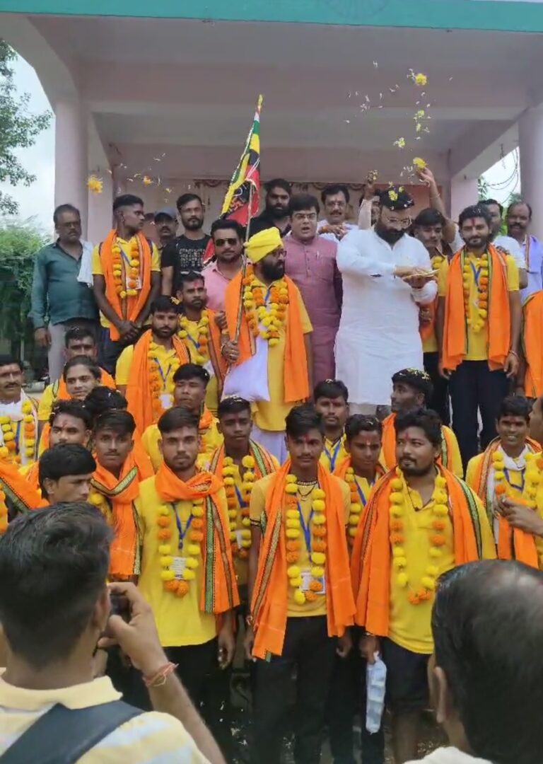 #मैहर: शारदा माता के दर्शन हेतु बड़ी संख्या में श्रद्धालुओं का जत्था रवाना