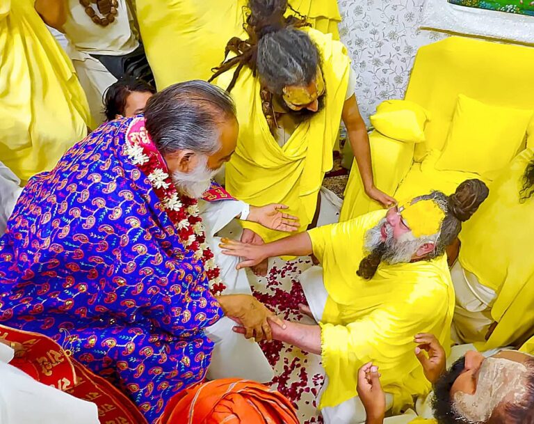 #वृंदावन: आज फिर दो संतों के मिलन से प्रेममय हुआ वृंदावन