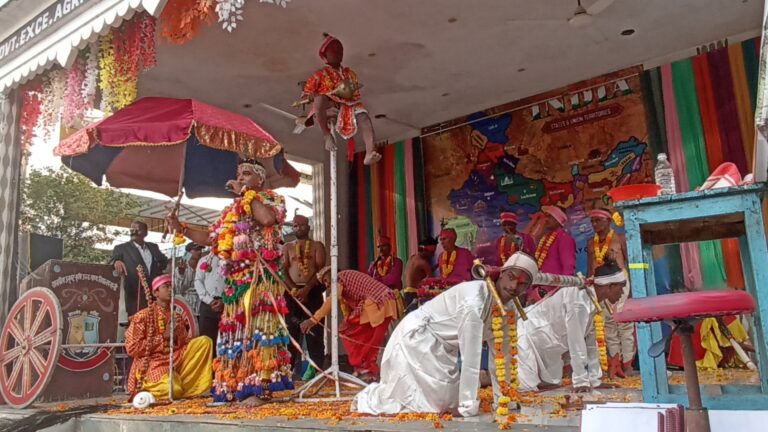 मोनिया नृत्य: दिव्यांगों ने दिखाया कमाल,डॉ उमेश वैद्य के प्रयासों से बुंदेलखंड के मोनिया नृत्य को मिली राष्ट्रीय पहचान!