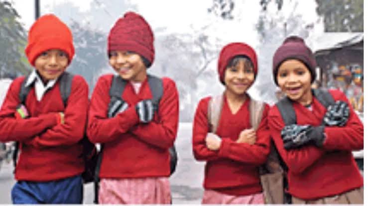 कड़ाके की ठंड: कलेक्टर अंकल  स्कूल खुलने का समय बड़ा दीजिए बहुत ठंड हो रही है