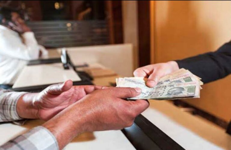 ‘सेट’ होने का खेल: जमीर की नीलामी और नैतिकता का पतन