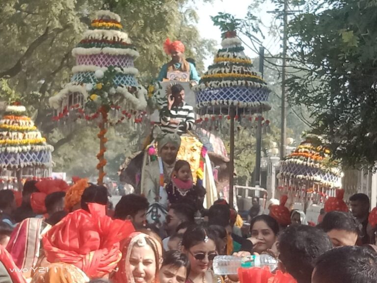 कथावाचक इंद्रेश उपाध्याय और शिप्रा के विवाह की झलकियां: माता-पिता ने डांस किया:मेहंदी-हल्दी हुई, सिंगर बी-प्राक, जया किशोरी जयपुर पहुंचीं