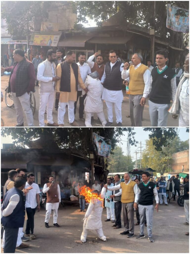 रहली: इंदौर जल त्रासदी के विरोध में युवा कांग्रेस ने फूंका मंत्री कैलाश विजयवर्गीय का पुतला