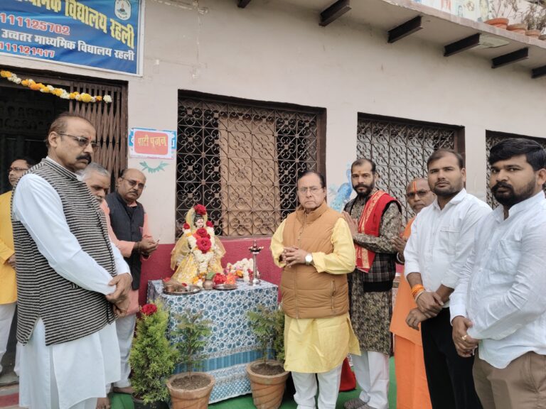 Basant panchmi :242 नन्हें शिशुओं ने जीभ पर शहद से लिखा ‘ॐ’, सरस्वती शिशु मंदिर में गूँजे वैदिक मंत्र।”