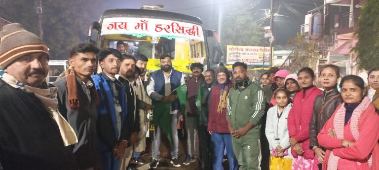 #रहली: पीजी कॉलेज के छात्र-छात्राओं का दल ओरछा रवाना, नपा अध्यक्ष ने दिखाई हरी झंडी