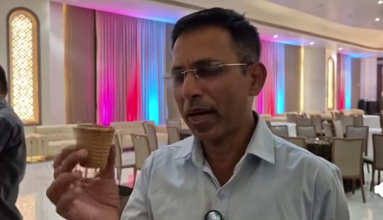 दमोह कलेक्टर का अनोखा अंदाज: अब चाय पीकर चबा जाइए कप, सिंगल-यूज़ प्लास्टिक पर किया ‘सर्जिकल स्ट्राइक’