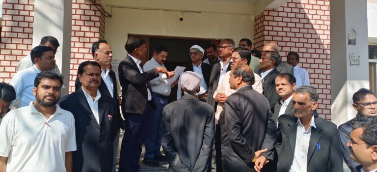 शिवपुरी हत्याकांड से आक्रोश: रहली अधिवक्ता संघ ने मुख्यमंत्री के नाम सौंपा ज्ञापन, ‘एडवोकेट प्रोटेक्शन एक्ट’ की मांग