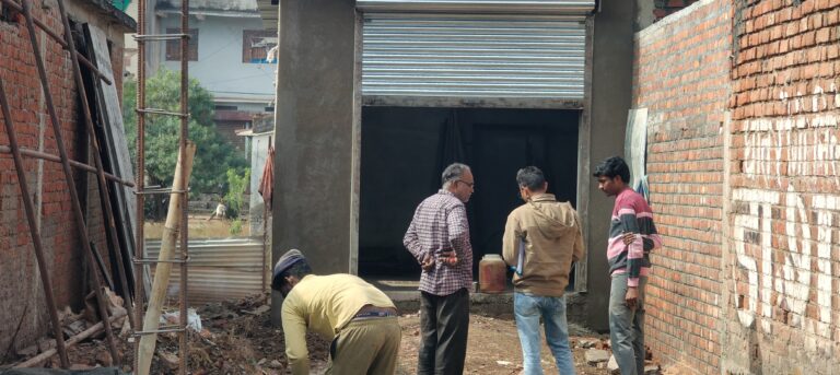 रहली: उद्योग विभाग के निरीक्षण में बड़ा खुलासा; आवंटित प्लॉटों पर चल रहे अंडा विक्रय और गैराज