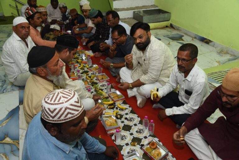 सांप्रदायिक सौहार्द की मिसाल: रहली में नपा अध्यक्ष और पार्षदों ने रोजेदारों के साथ किया इफ्तार