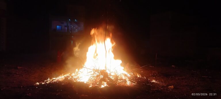 क्या आप जानते हैं? क्यों आपकी दादी-नानी आज भी होली की राख रसोई में लाती हैं? 🧐🔥