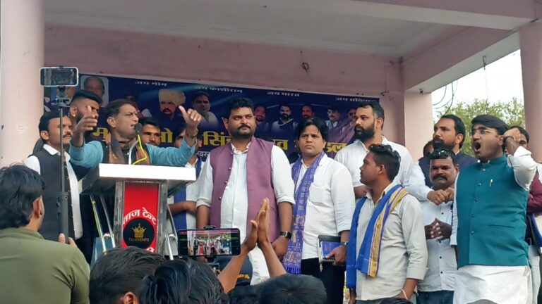 रहली में सरकार पर जमकर गरजे दामोदर यादव, कहा अभी पार्टी ने बेदखल किया है। झूठी एफआईआर कराई तो जनता बेदखल कर देगी।