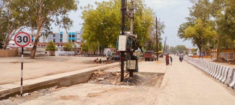 एमपीआरडीसी का नया प्रयोग: रहली में करोड़ों की लागत से बनी सड़क दे रही पगडंडियों का अहसास