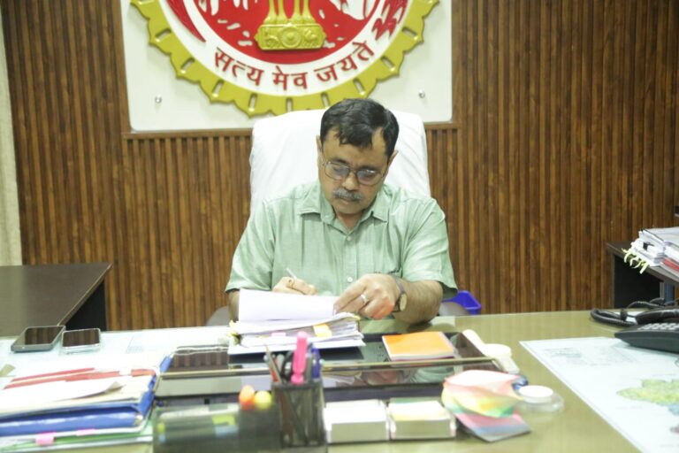 कमिश्नर सागर संभाग दिलीप कुमार ने पदभार ग्रहण किया।